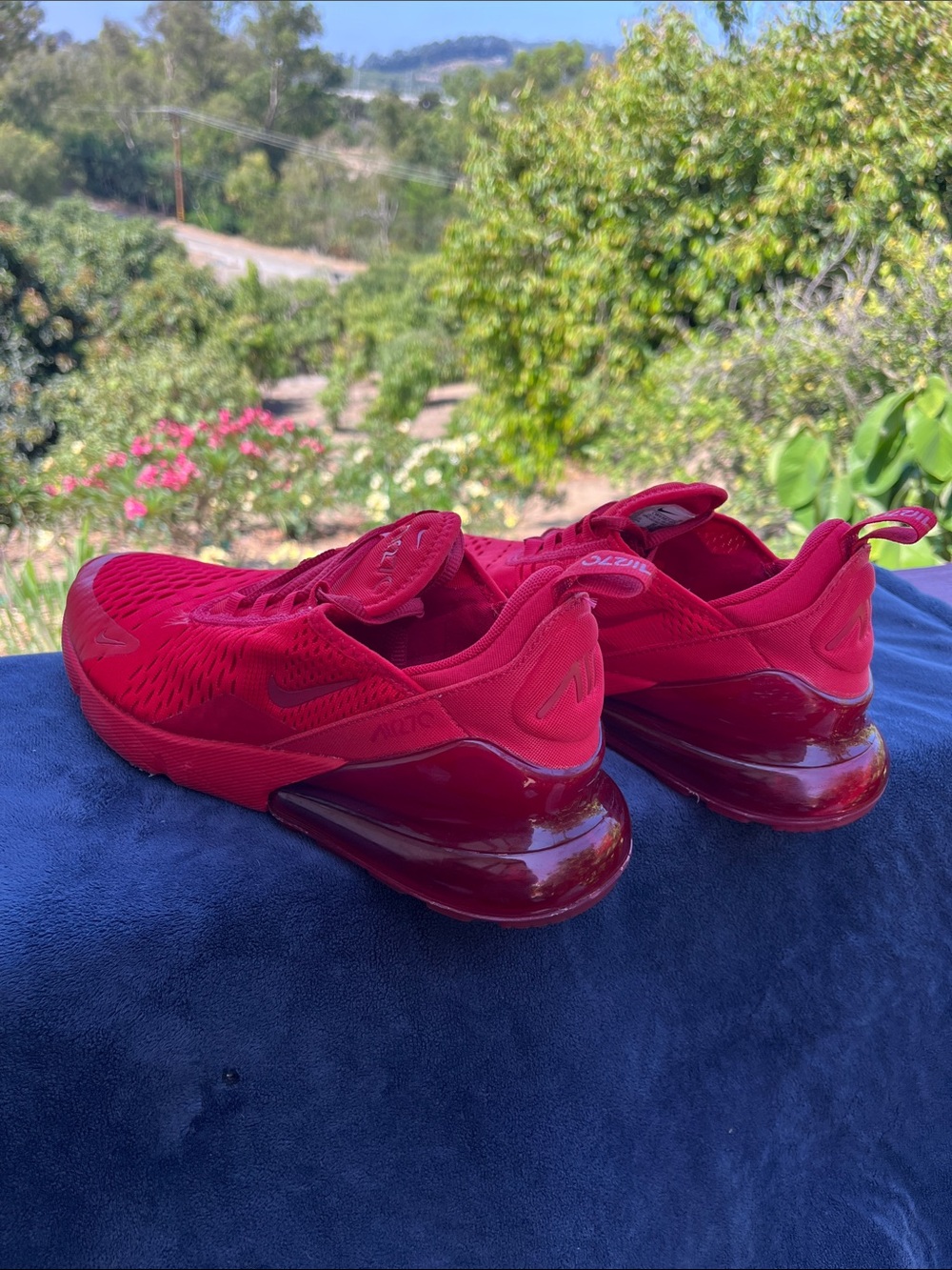 Nike Youth 6.5/Women’s 8 Air Max 270 Triple Red Sneakers - Picture 2 of 10